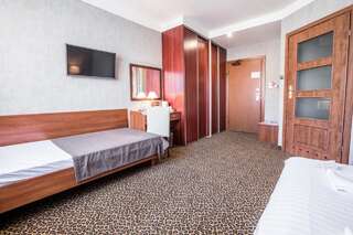 Отель Hotel Diament Vacanza Katowice - Siemianowice Семяновице-Слёнске Стандартный трехместный номер-1